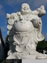 gelukkig langs de boeddha van berghem